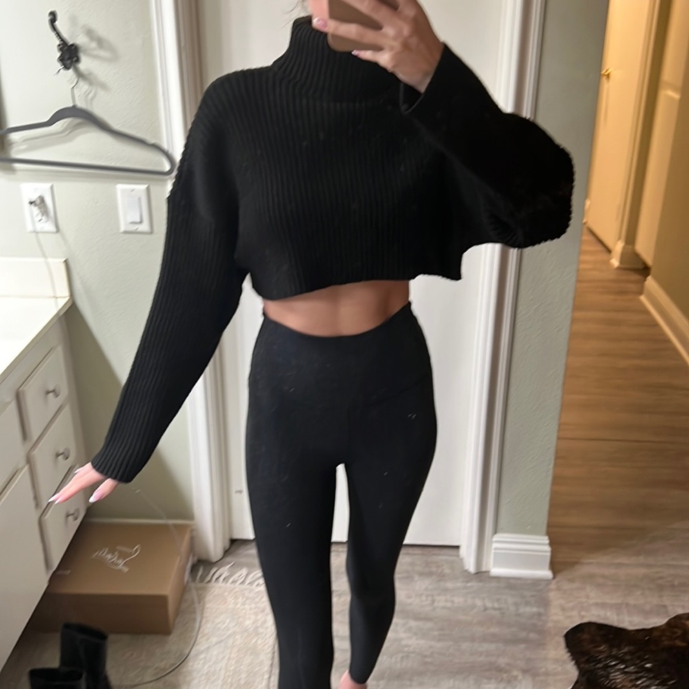 Zara cropped sweater size S